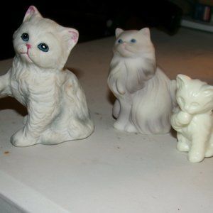 3 vintage glss cat figures. 1 avon.